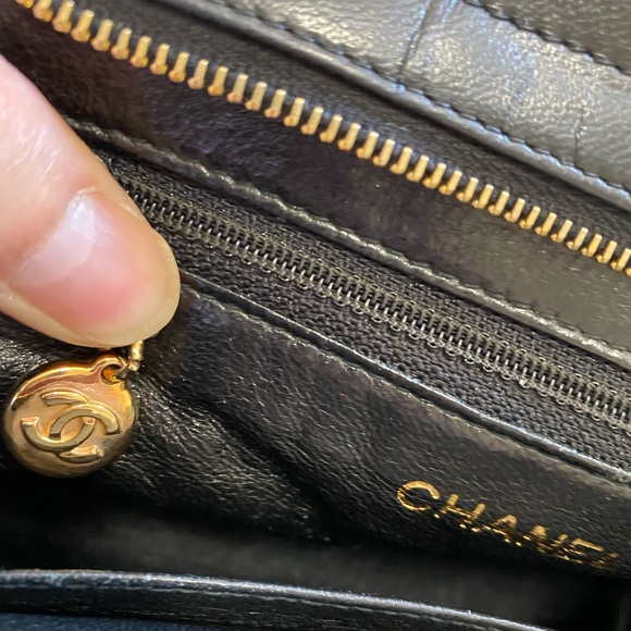 Authentic vintage Chanel lamp skin CC logo handbag - Picture 10 of 11